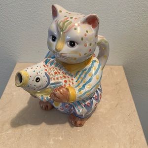 Vintage Cat w/ fish teapot.